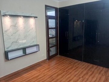 Room in 2.5 BHK Apartment at Sector 127 – for Sale