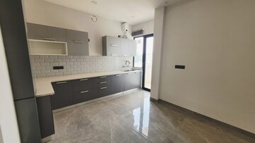Kitchen in 2.5 BHK Builder Floor at Sector 28 – for Rent