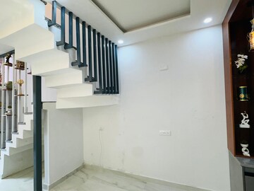 Room in 2.5 BHK Independent House at Sector 4 – for Rent