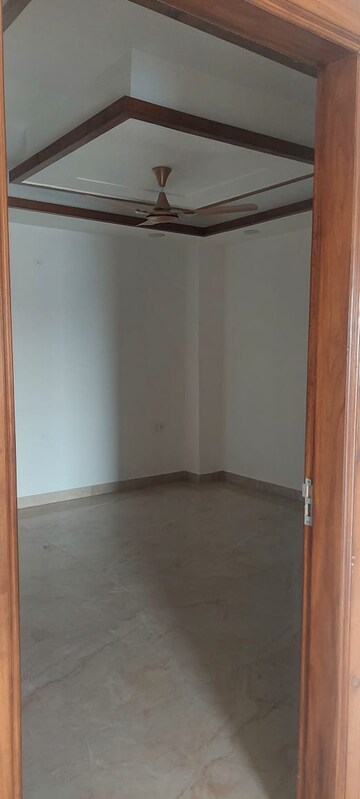 Room in 4 BHK Builder Floor at Sector 28 – for Rent