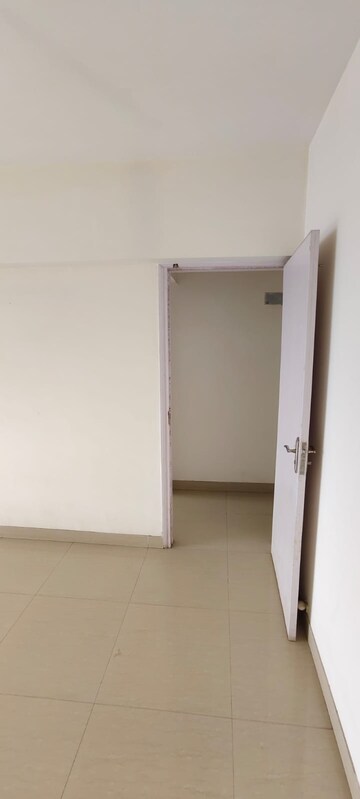 Room in 2.5 BHK Apartment at Marathon Monte South, Byculla West – for Rent