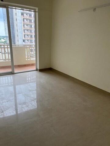 Room in 2 BHK Apartment at Signature Orchard Avenue 2, Sector 93 – for Rent