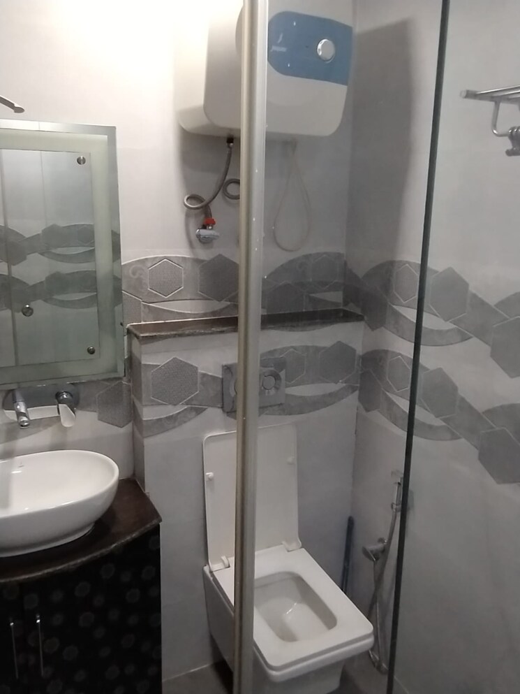 Attached Bathroom, sector 12 dwarka 3 Bedroom 1800 Sq.Ft. Apartment In Sector 12 Dwarka Delhi 8242312