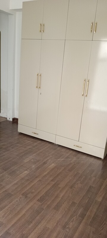 Room in 4 BHK Apartment at Sector 6, Dwarka – for Sale