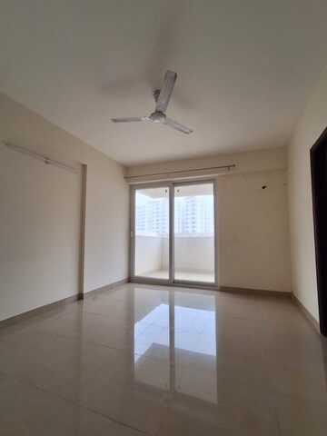 Room in 2 BHK Apartment at Ramprastha City The Edge Towers, Sector 37d – for Rent
