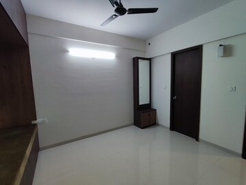 Room in 2 BHK Apartment at Pride Pegasus, Hennur Road – for Rent