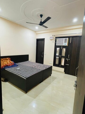 Bedroom in 2 BHK Builder Floor at Sector 52 – for Rent