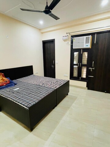 Bedroom in 2 BHK Builder Floor at Sector 52 – for Rent