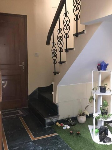 Master Bedroom in 3.5 BHK Builder Floor at Huda Market, Sector 31 – for Rent