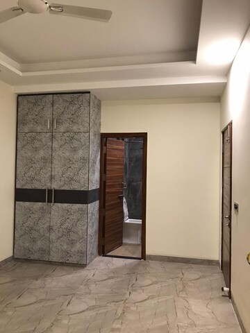 Room in 3 BHK Builder Floor at Sector 51 – for Rent