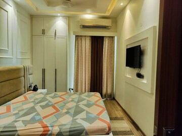 Bedroom in 3 BHK Builder Floor at Central Park 3 Flower Valley, Sohna Sector 33 – for Rent
