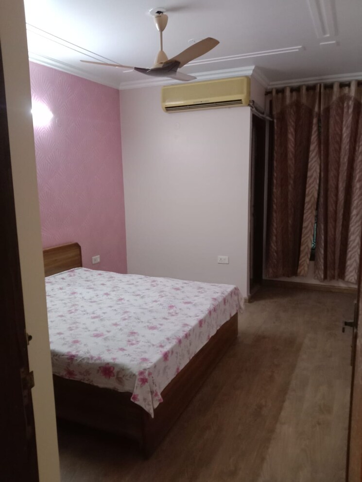 Bedroom, gagan vihar 3 Bedroom 194 Sq.Yd. Apartment In Gagan Vihar Delhi 8242523