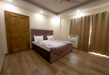 Bedroom in 3 BHK Apartment at Sector 42 – for Rent