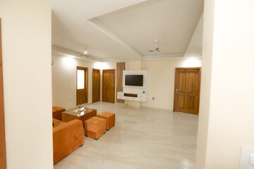 Living Room in 3 BHK Apartment at Sector 42 – for Rent
