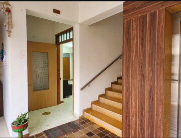 Room in 3 BHK Apartment at Thaltej – for Rent