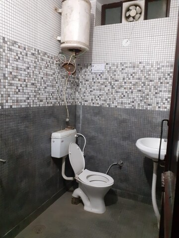 Bathroom in 2 BHK Builder Floor at Sector 28 – for Rent