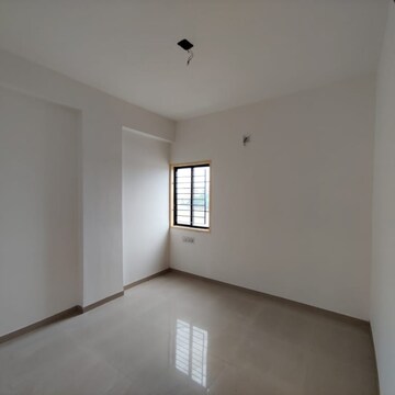 Room in 3 BHK Apartment at Orchid Luxuria, Vemali – for Rent