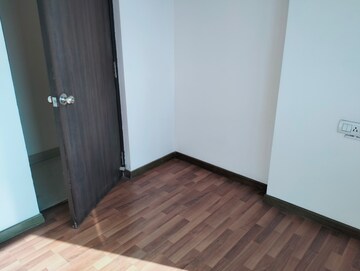 Room in 1.5 BHK Apartment at Lodha Casa Royale, Balkum Pada – for Rent