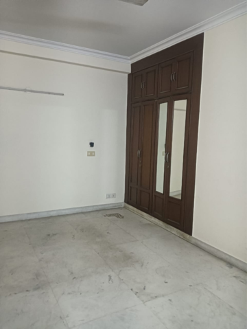 Room in 3 BHK Builder Floor at Chittaranjan Park – for Rent