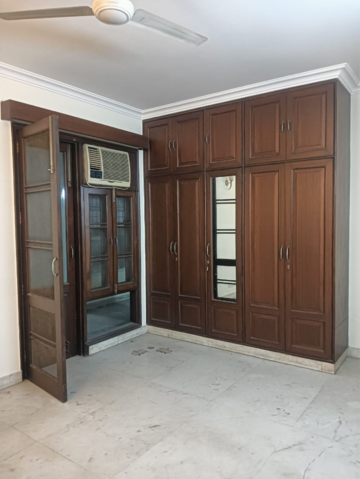 Room in 3 BHK Builder Floor at Chittaranjan Park – for Rent