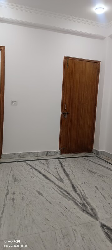 Room in 3 BHK Builder Floor at Vaishali Media Apartment, Vaishali Sector 5 – for Sale