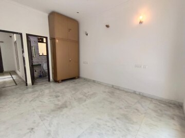 Room in 2 BHK Apartment at Sector 46 – for Rent