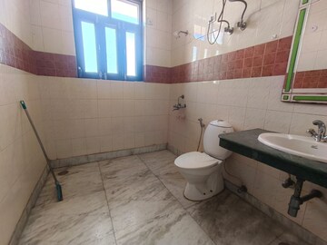 Bathroom in 2 BHK Apartment at Sector 46 – for Rent