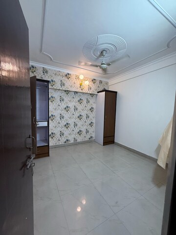 Room in 3 BHK Apartment at Dwarka Mor – for Rent