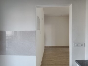 Room in 2 BHK Apartment at BPTP Discovery Park, Sector 80 – for Rent