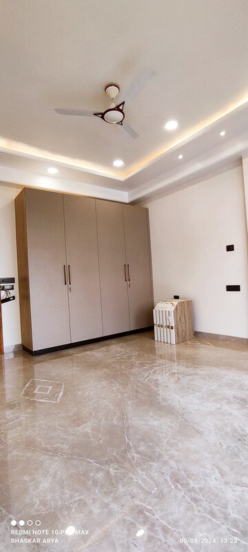 Room in 4 BHK Builder Floor at Sector 85 – for Sale