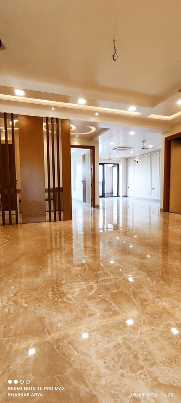 Room in 4 BHK Builder Floor at Sector 85 – for Sale