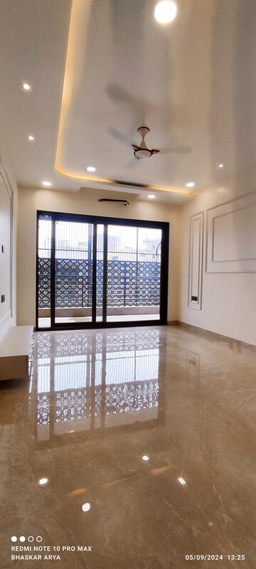 Room in 4 BHK Builder Floor at Sector 85 – for Sale