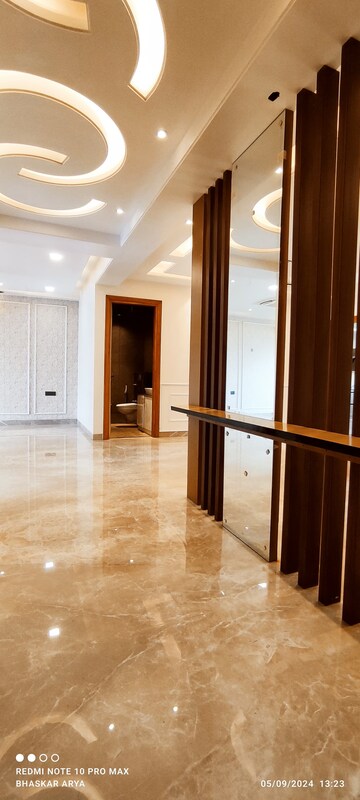 Room in 4 BHK Builder Floor at Sector 85 – for Sale