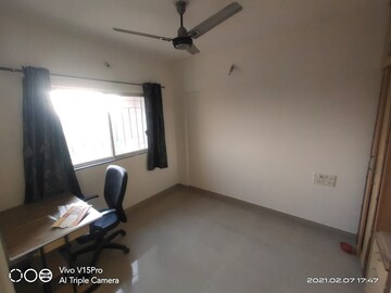Room in 2 BHK Apartment at B.U.Bhandari Everglade, Kharadi – for Rent