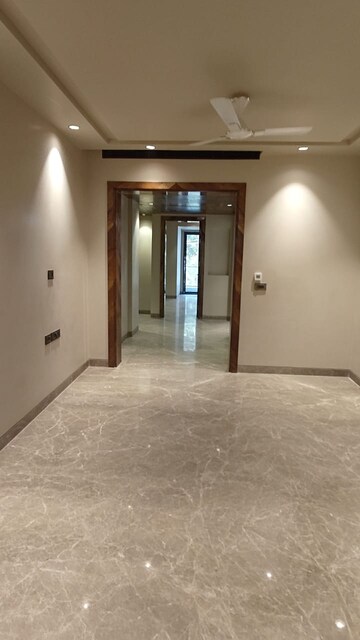 Room in 6+ BHK Builder Floor at Whispering Meadows, Sector 43 – for Sale