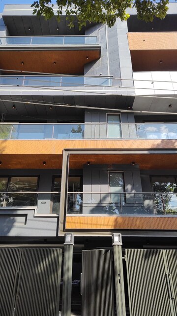 6+ BHK Builder Floor – Exterior View View at Whispering Meadows, Sector 43 - for Sale