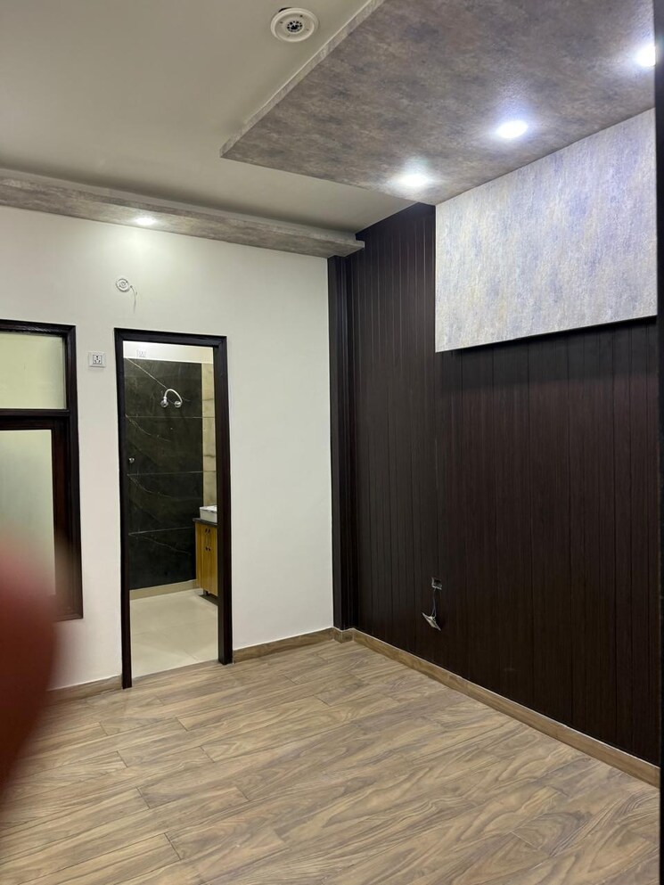 Room, madhavpuram 4 Bedroom 175 Sq.Yd. Apartment In Madhavpuram Meerut 8243254