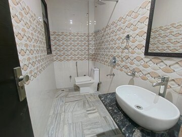 Bathroom in 3 BHK Apartment at Sector 46 – for Rent
