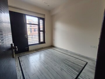 Room in 3 BHK Apartment at Sector 46 – for Rent