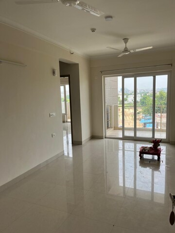 Room in 2 BHK Apartment at Pareena Micasa, Sector 68 – for Rent