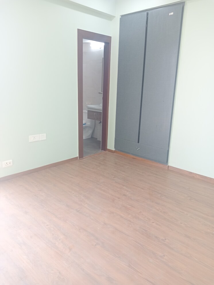 Room, shree-vardhman-victoria 3.5 Bedroom 1950 Sq.Ft. Apartment In Sector 70 Gurgaon 8243330