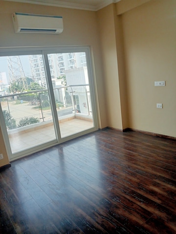 Room in 3.5 BHK Apartment at Shree Vardhman Victoria, Sector 70 – for Rent