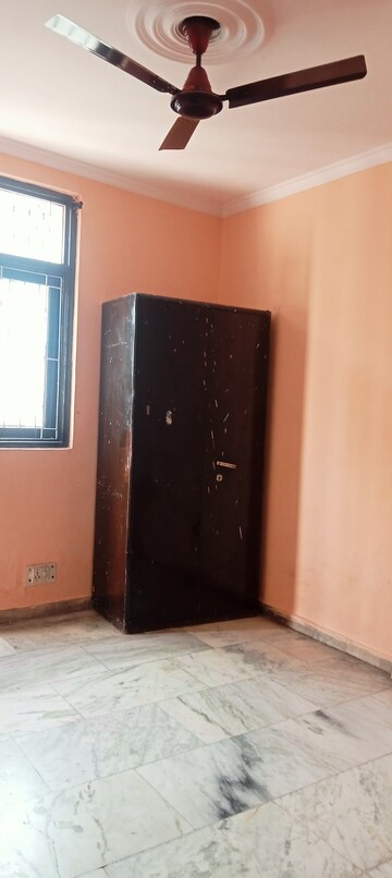 Room in 1 BHK Builder Floor at Panchsheel Vihar – for Rent