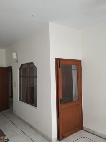 Room in 3 BHK Builder Floor at Greater Kailash I – for Rent