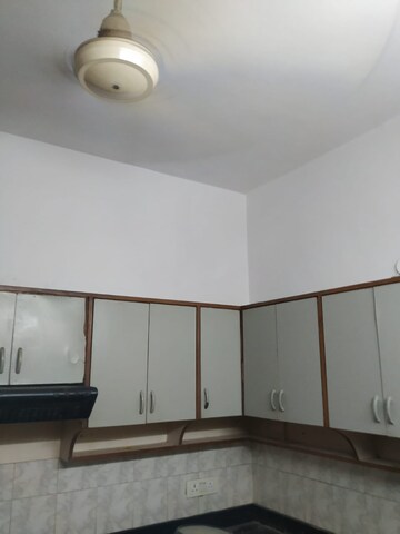Furnished Amenities in 3 BHK Builder Floor at Greater Kailash I – for Rent