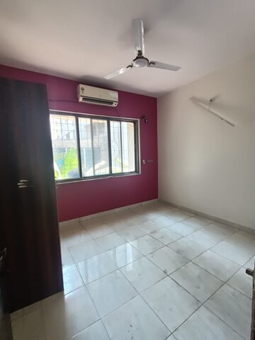 Room in 3 BHK Apartment at Seawoods – for Rent