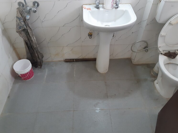 Bathroom, amolik-heights 3 Bedroom 745 Sq.Ft. Apartment In Sector 88 Faridabad 8243354