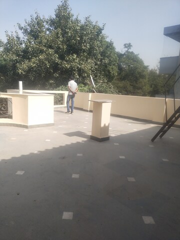 Staircase in 1 BHK Builder Floor at Super Mart 1, Sector 27 – for Rent