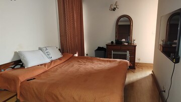 Bedroom in 3 BHK Apartment at DLF Regency Park II, Sector 27 – for Sale