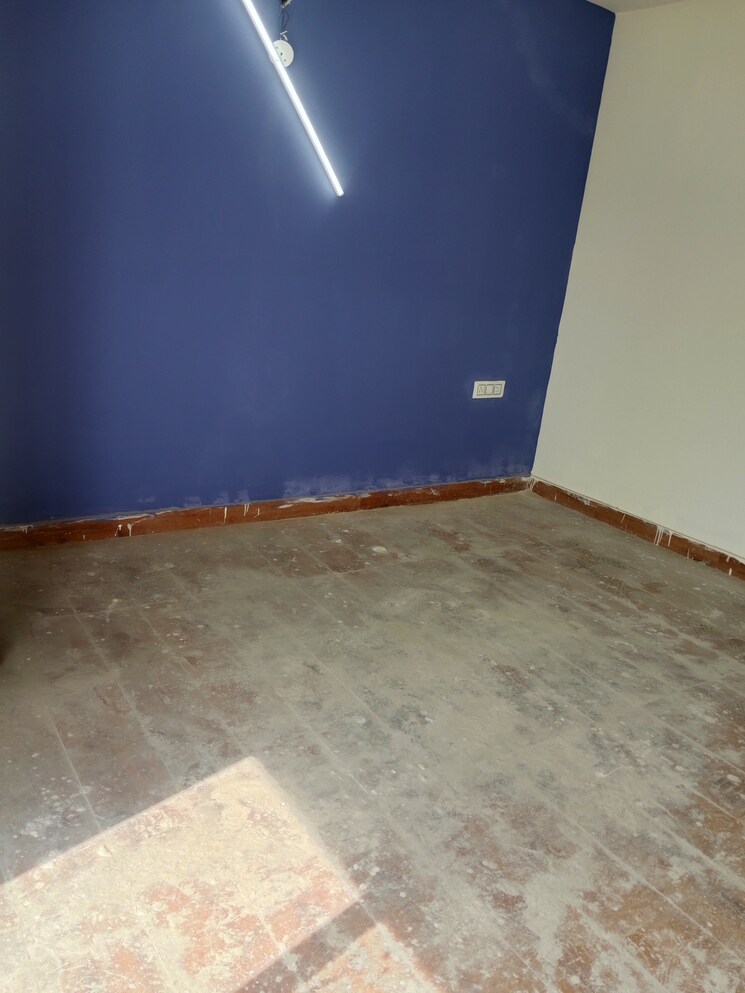 Room, sector 73 3 Bedroom 1350 Sq.Ft. Builder Floor In Sector 73 Noida 8243382